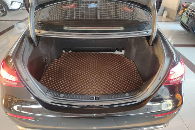 Used Mercedes-Benz E-Class 2022 Second Facelift E 300 L Fashion Edition
