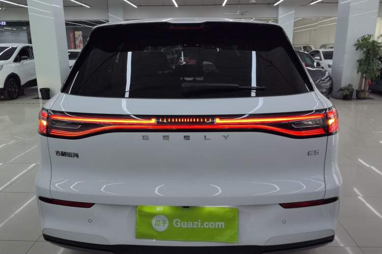 Used  E5 2024 440km Launch Edition
