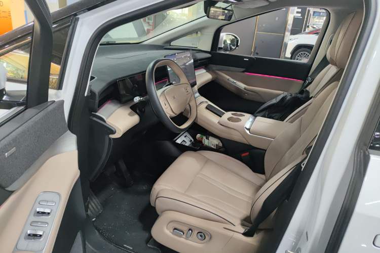 Used XPeng X9 2024 702 Ultra-Long Range Max
