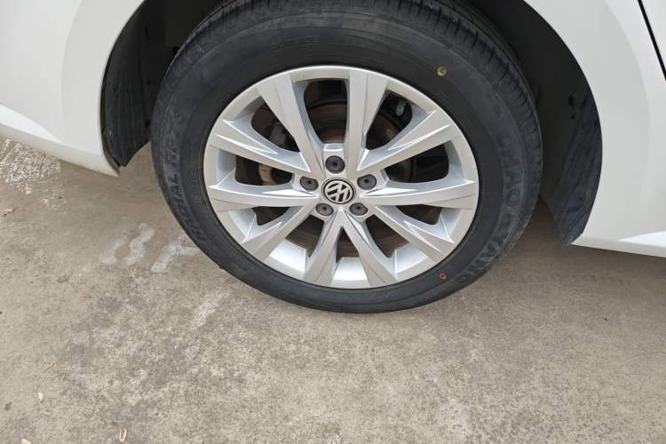 Used Volkswagen Lavida 2017 1.6L Automatic Comfort Edition
