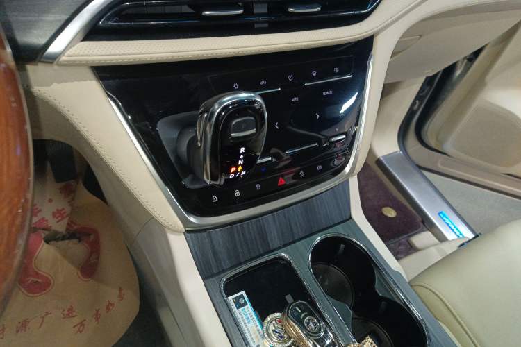 Used Buick GL8 2022 ES Landtrek 653T Luxury Edition