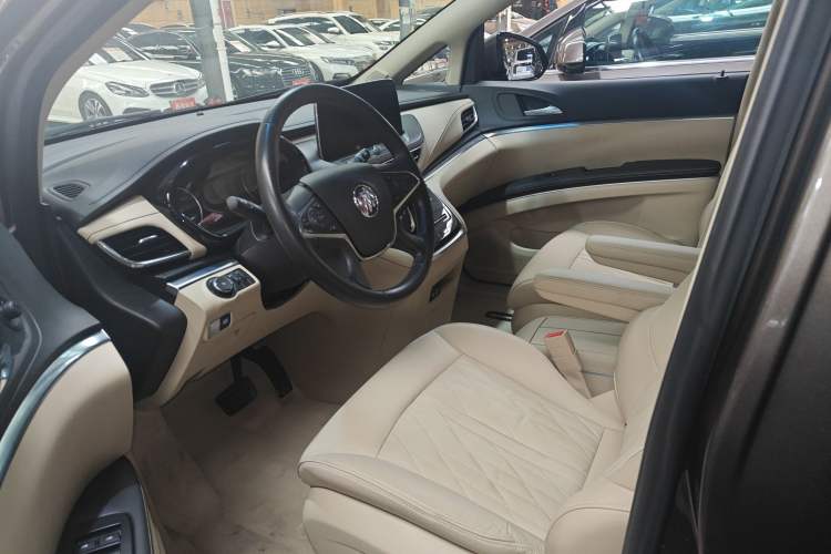 Used Buick GL8 2023 Facelifted Land Cruiser Executive Luxury Version