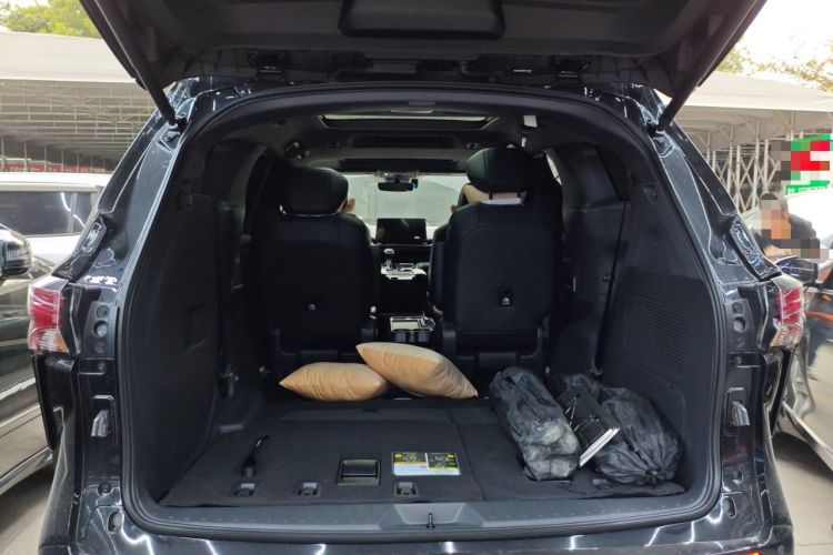 Used Toyota Granvia 2026 Model 2.5L Hybrid Prestige PLUS Edition