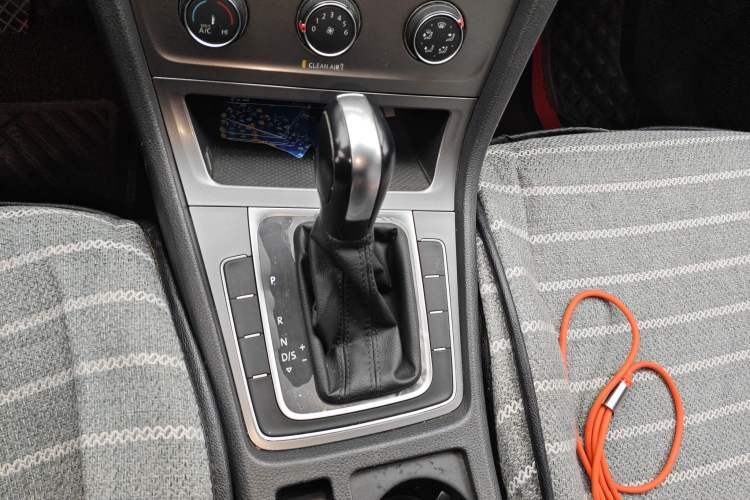 Used Volkswagen Golf 2016 1.6L Automatic Fashion Model
