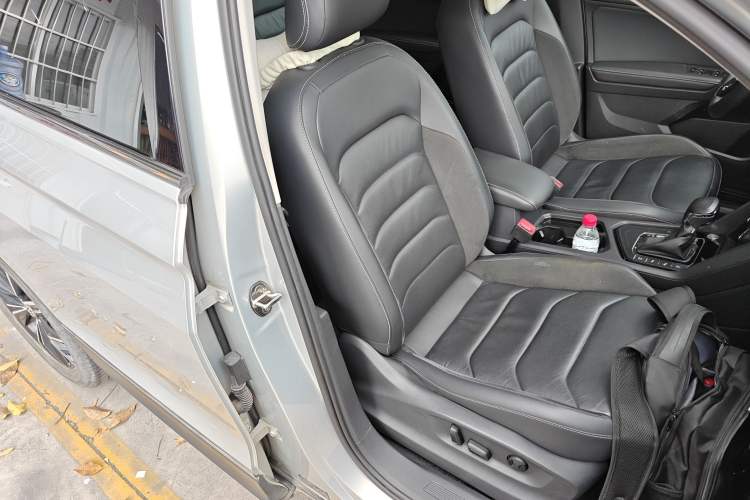 Used Volkswagen Tiguan L 2019 Revised 330TSI Automatic Two-Wheel Drive Smart & Luxury Edition China VI Standard
