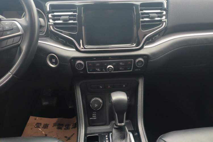 Used  Commander 2018 2.0T Four-Wheel Drive Prestige Edition China V
