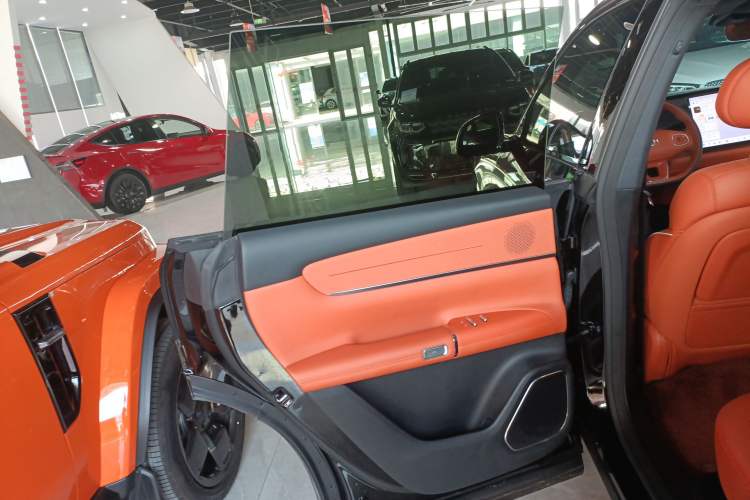 Used  Q07 2025 215 Flagship PLUS
