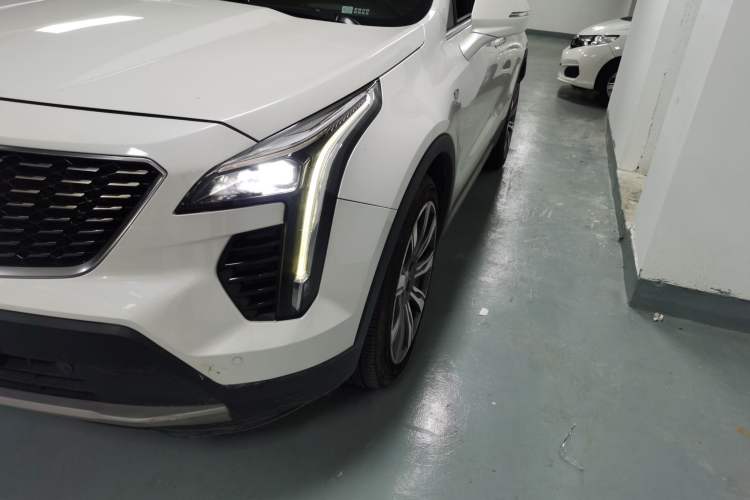 Used Cadillac XT4 2018 28T 4x4 Platinum Edition
