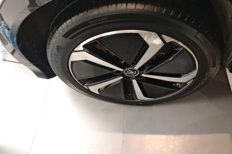 Used BYD Song L EV 2025 Intelligent Driving Version 662 km LiDAR Excellence Edition
