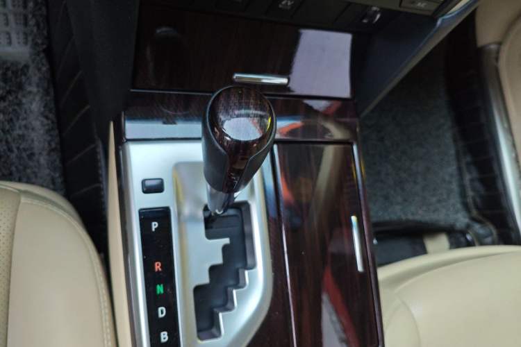 Used Toyota Camry 2015 Dual-Engine 2.5 HG Luxury Navigation Edition
