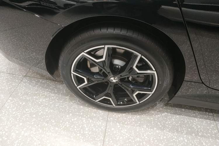 Used BMW i3 2023 eDrive 40 L Midnight Edition
