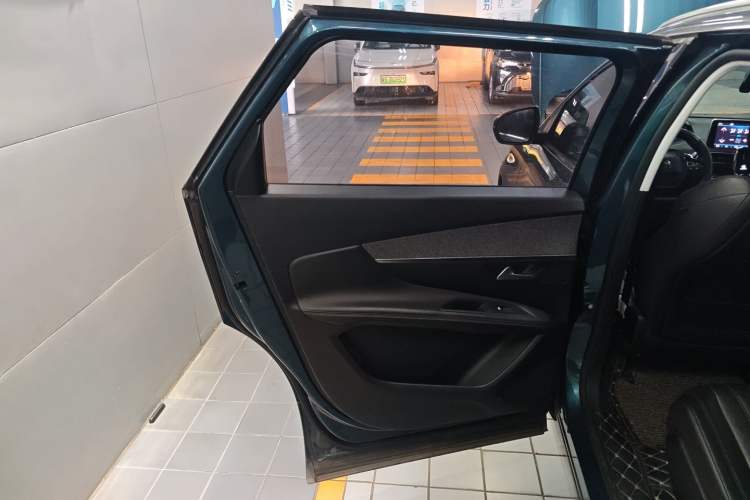 Used Peugeot 5008 2017 380THP 7-Seater Luxury Edition
