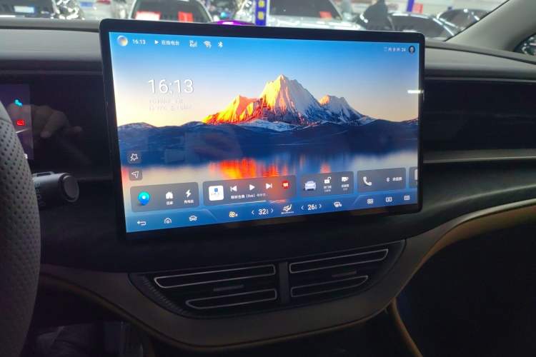 Used Denza D9 2022 DM-i 1040 Prestige Model
