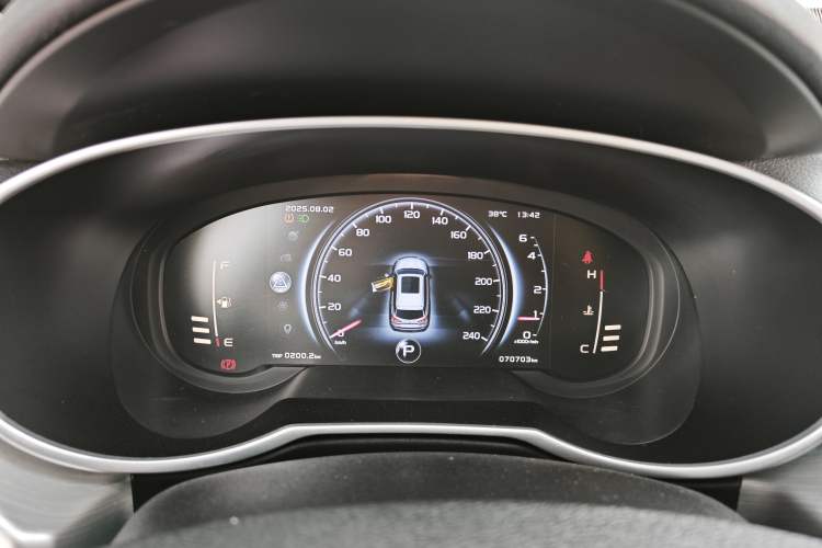 Used Geely Auto Emgrand X7 Sport 2018 1.8TD Automatic Two-Wheel Drive ZhiZun Model with 4G Connectivity
