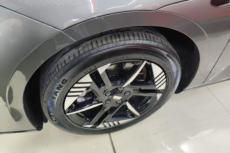 Used  E8 2024 550 km Range Rear-Drive Dragon Edition
