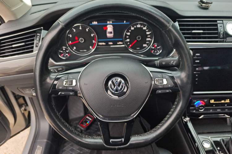 Used Volkswagen Phideon 2018 Revised Version 380TSI Two-Wheel Drive Business Edition
