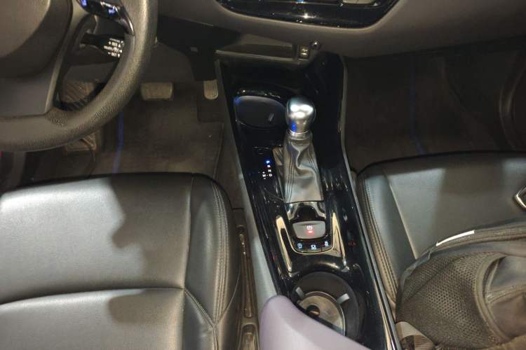 Used Toyota C-HR 2018 2.0L Leading with Sunroof China VI Standard