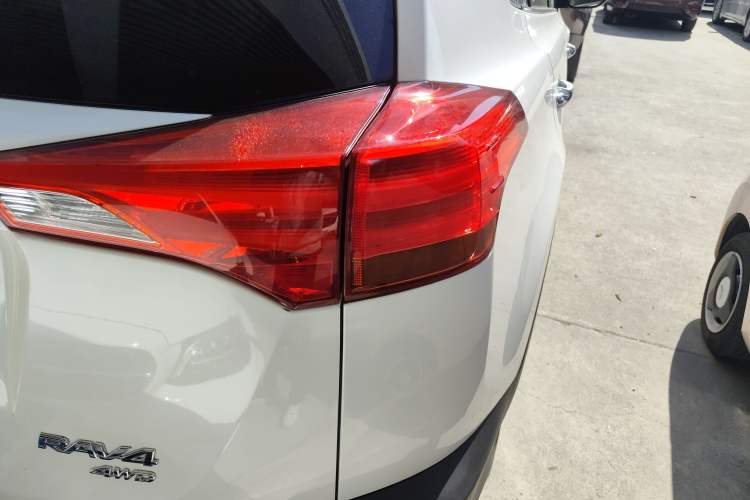 Used Toyota RAV4 2015 2.0L CVT Four-Wheel Drive New Edition
