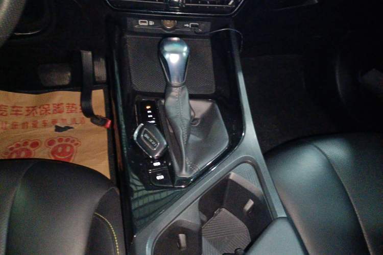 Used Roewe i5 2021 1.5L CVT Black Gold Edition
