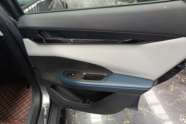 Used Changan UNI-V iDD 2023 ZhiDian iDD 1.5T 113km ZhiKu Model
