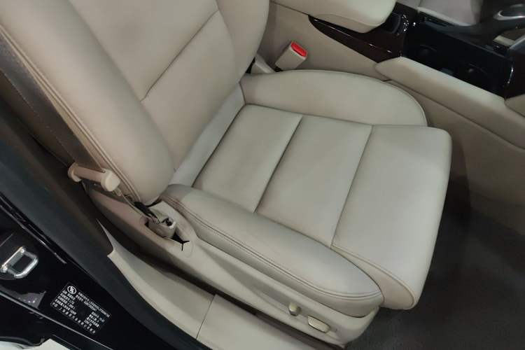 Used Cadillac XTS 2015 28T Comfort Model
