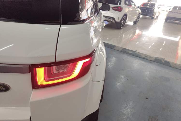 Used Land Rover Range Rover Evoque 2018 240 PS SE Smart Brilliance Edition
