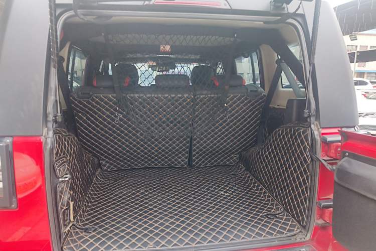 Used Beijing Auto BJ40 2019 2.3T Automatic Four-Wheel Drive Urban Hunter Edition Flagship Model China VI Emission Standard
