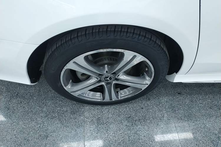 Used Mercedes-Benz E-Class 2018 Facelift E 200 L Sport Edition
