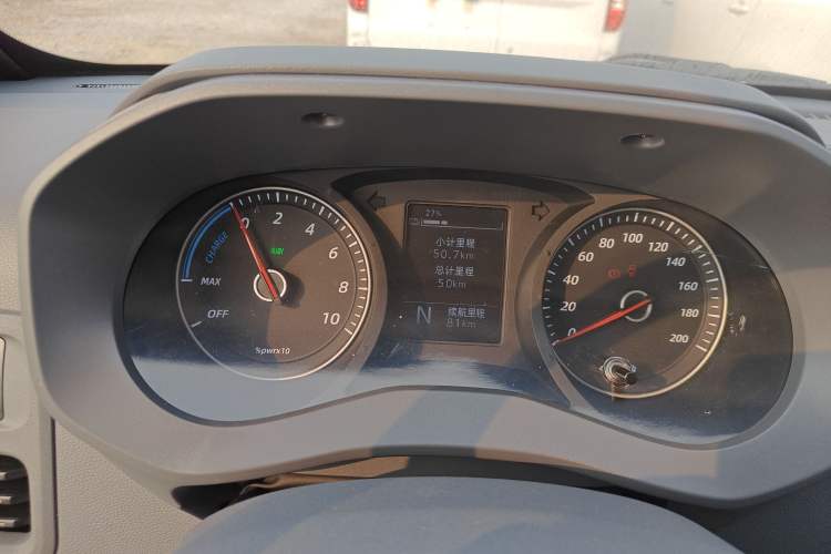 Used Wuling Yangguang 2024 300KM Comfort Version Passenger Van 75kW