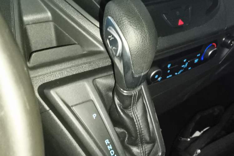 Used Ford Tourneo Custom 2020 2.0T Automatic Elite Edition China VI Standard
