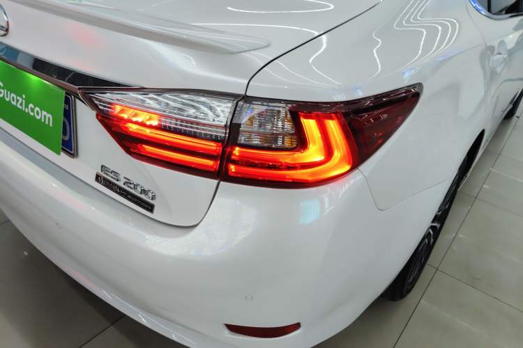 Used Lexus ES 2016 200 Midnight Special Limited Edition
