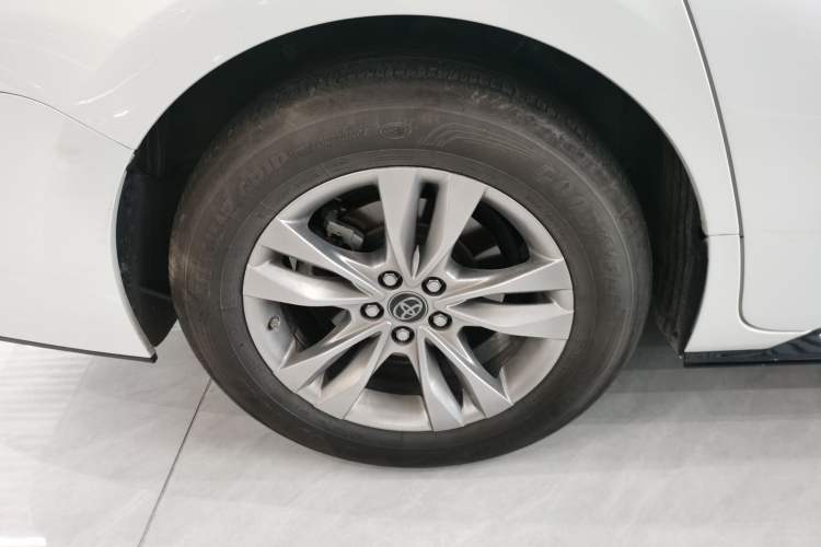 Used Toyota Sienna 2023 2.5L Hybrid Deluxe Edition
