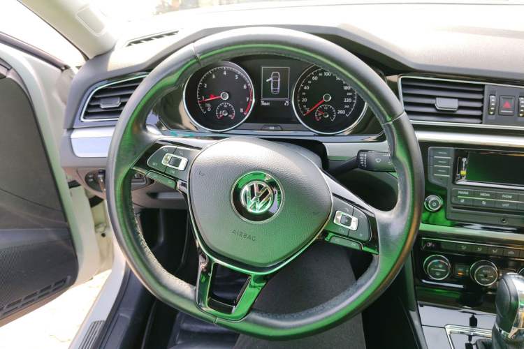 Used Volkswagen Lamando 2015 280TSI DSG Comfort Edition
