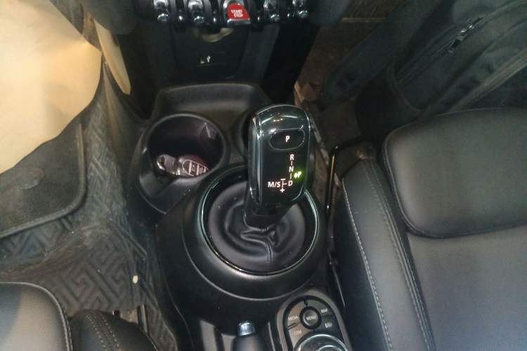 Used MINI MINI 2022 1.5T COOPER Artist
