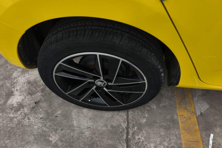 Used Skoda Fabia 2015 1.6L Automatic Sport Edition
