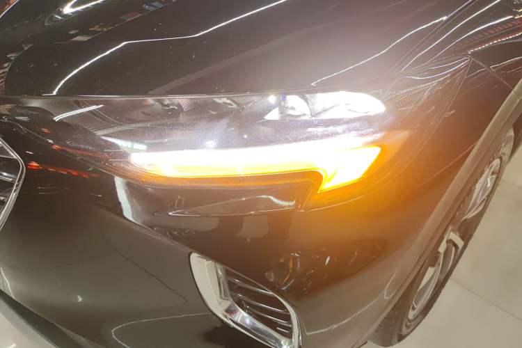 Used Buick Envision 2022 Encore S 652T Two-Wheel-Drive Luxury Model
