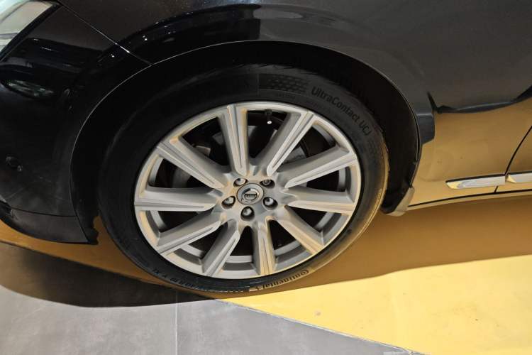 Used Volvo S90 2018 T5 Prestige Edition
