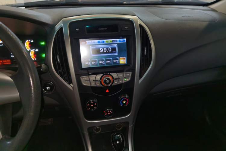 Used BYD F3 2015 Energy-Saving Edition 1.5L Automatic Prestige Model
