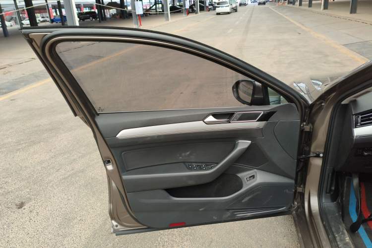 Used Volkswagen Magotan 2017 330TSI DSG Leading Model
