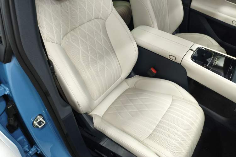 Used Lynk & Co 08 EM-P 2026 Model 210 Four-Wheel Drive Performance Ultra H7
