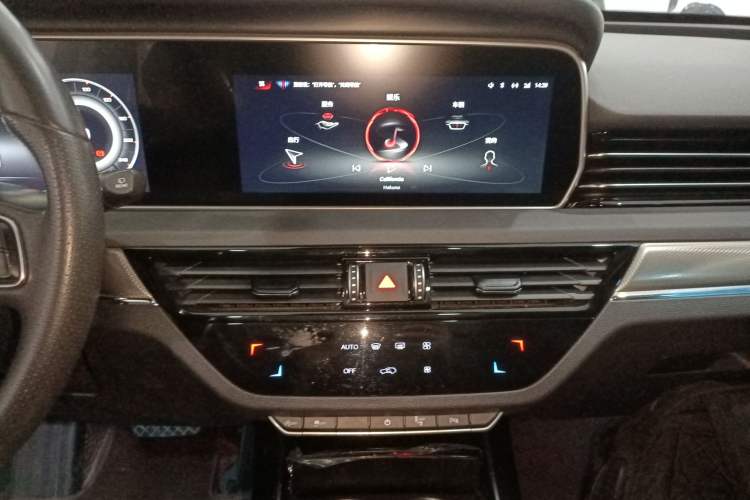 Used Hongqi HS5 2022 Facelifted Version 2.0T Smart Connect Flagship All-Wheel-Drive Edition
