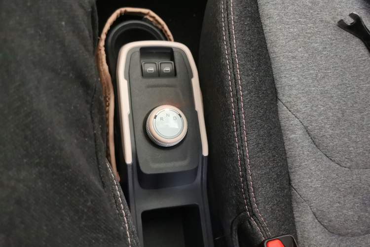 Used Chery QQ Ice Cream 2022 120km Milkshake Phosphate Lithium-Iron
