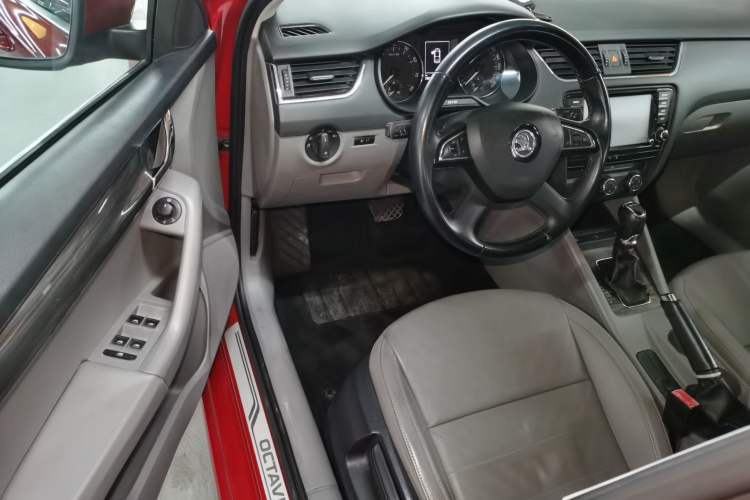 Used Skoda Octavia 2015 1.6L Automatic Yijun Edition
