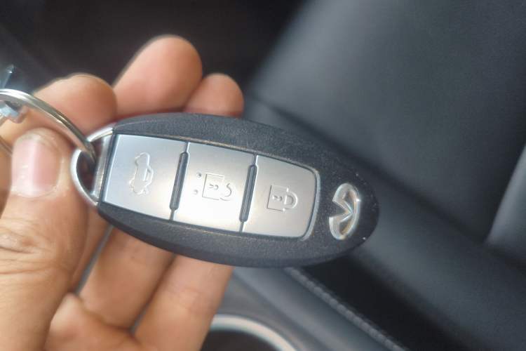 Used Infiniti Q50L 2018 2.0T Comfort Edition China VI Standard
