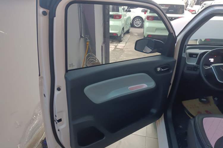 Used Wuling Hongguang MINIEV 2021 Macaron Sandwich Model 170 km Lithium Iron Phosphate
