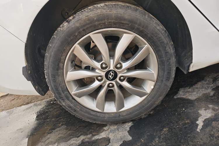 Used Hyundai Elantra 2015 1.6L Automatic Fashion Model
