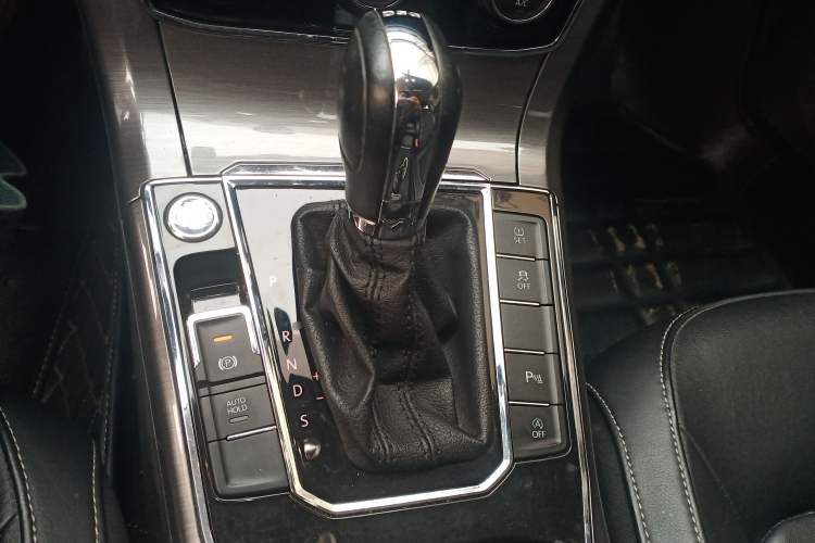 Used Volkswagen Passat 2017 330TSI DSG Luxury Edition
