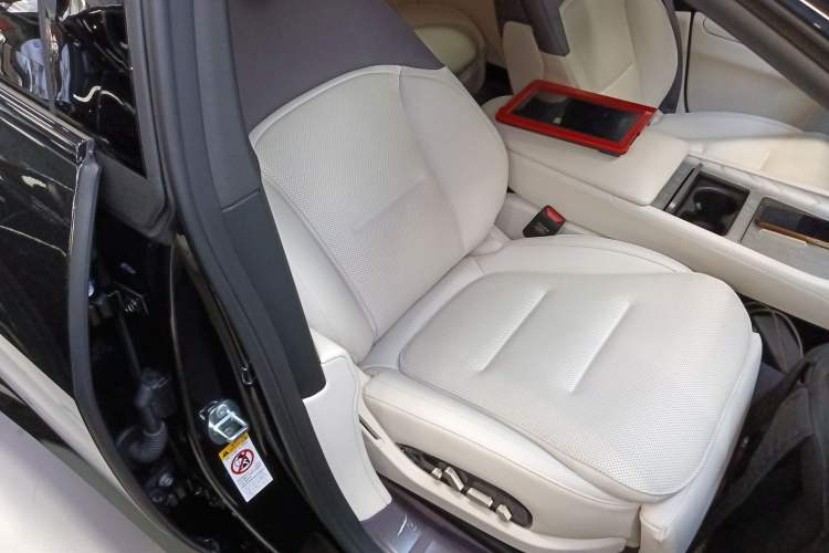 Used  12 2025 Max Extended-Range Edition
