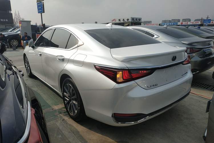 Used Lexus ES 2022 300h Excellence Edition