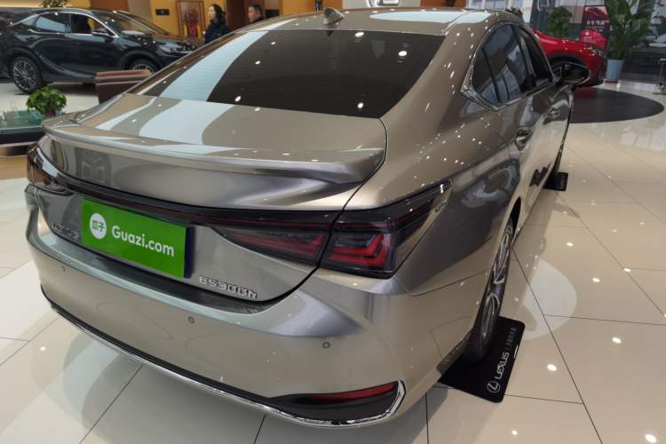 Used Lexus ES 2025 300h Deluxe Edition